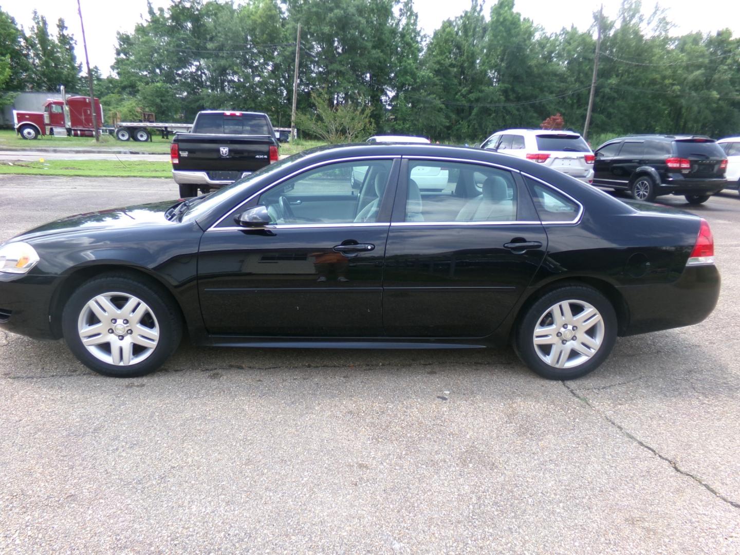 2014 Black /Gray Chevrolet Impala LT (2G1WB5E35E1) with an 3.6L V6 DOHC 16V FFV engine, 6-Speed Automatic transmission, located at 401 First NE, Bearden, AR, 71720, (870) 687-3414, 33.726528, -92.611519 - Photo#1